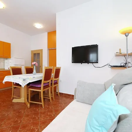 Apartment Rajna *