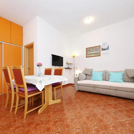 Apartment Rajna *