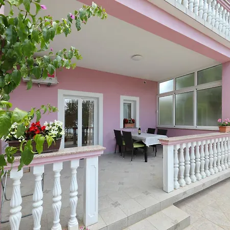 Rajna Apartment *