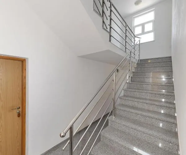 Rajna * Starigrad Paklenica