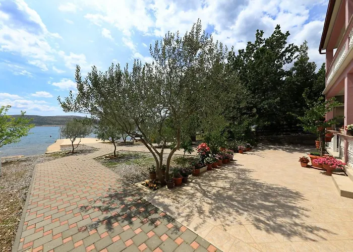 Rajna * Starigrad Paklenica