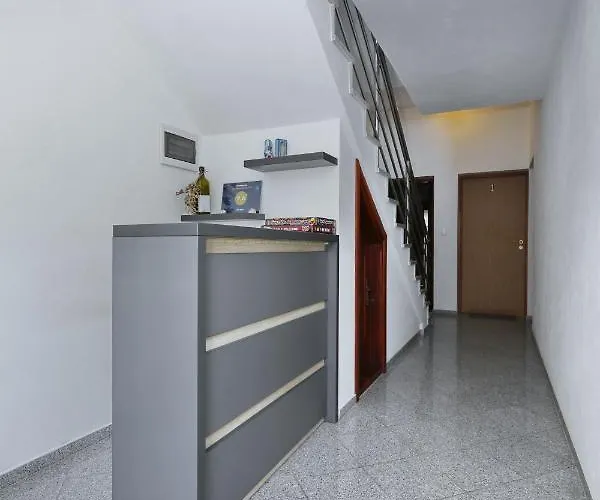 Rajna * Starigrad Paklenica